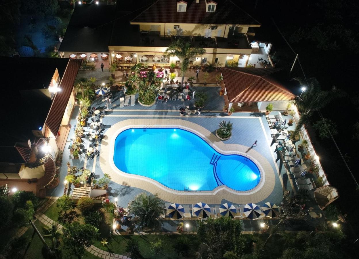 Hotel Damanse Santa Domenica  Eksteriør bilde