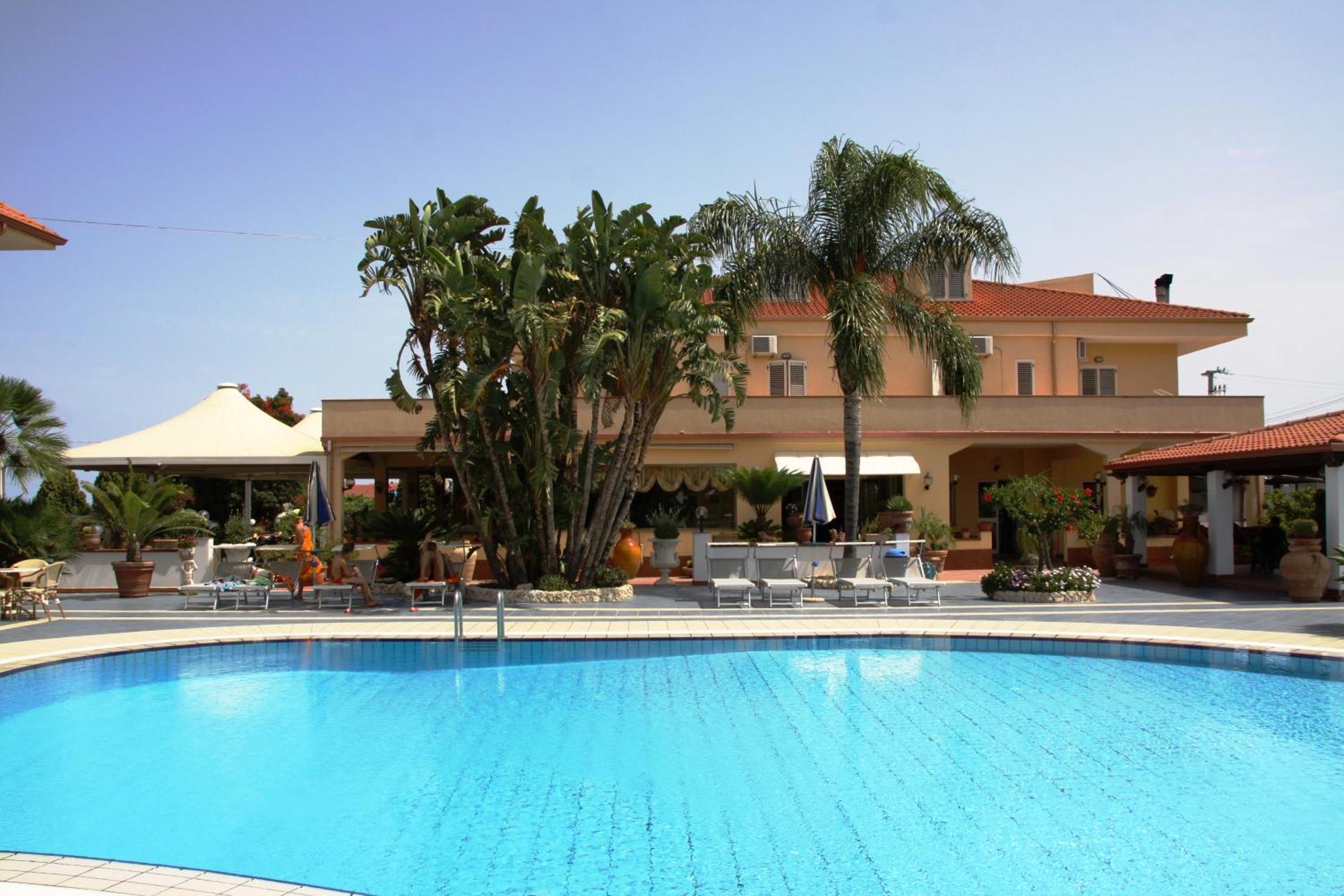 Hotel Damanse Santa Domenica  Eksteriør bilde