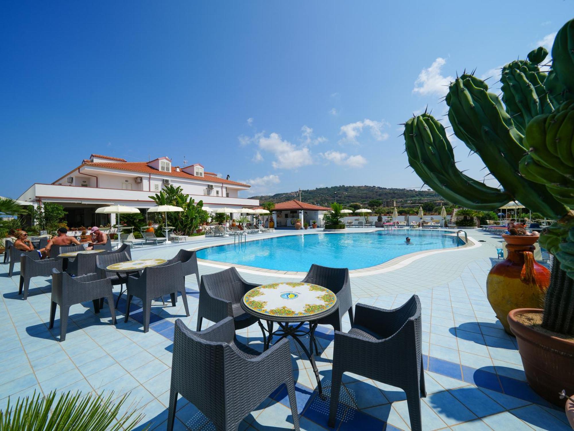 Hotel Damanse Santa Domenica  Eksteriør bilde