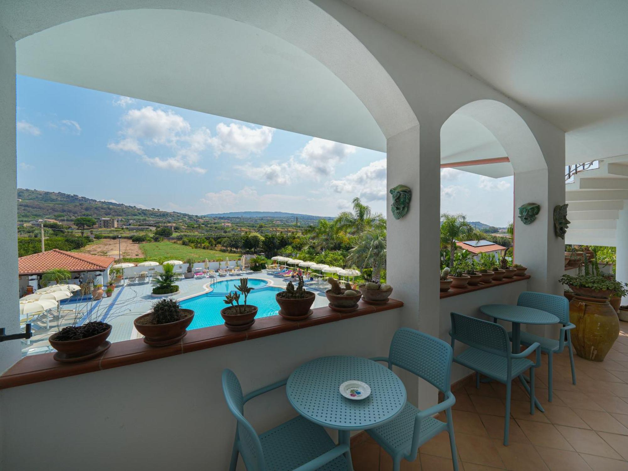 Hotel Damanse Santa Domenica  Eksteriør bilde